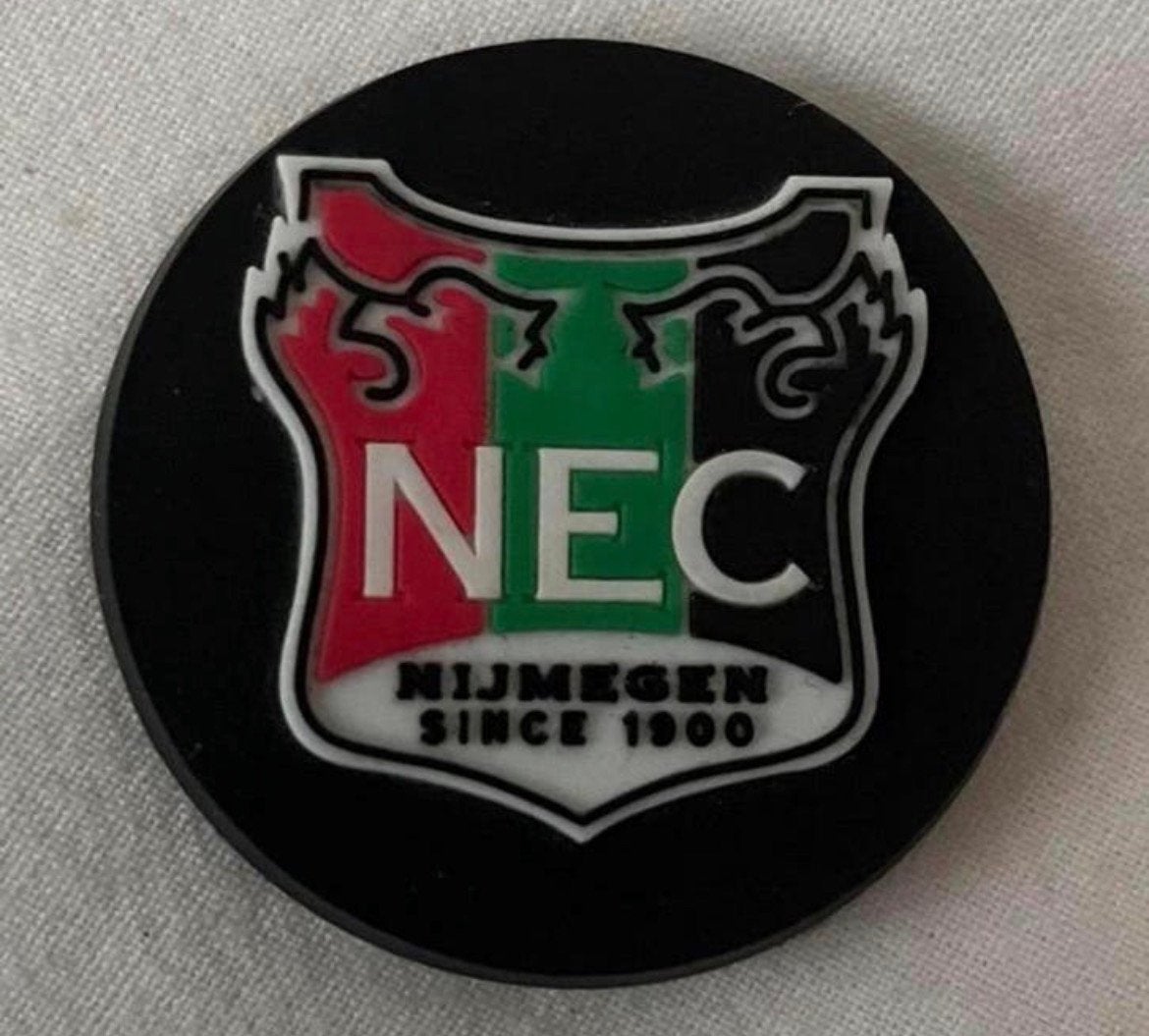 NEC magneet voor de fan! van gummi 3D rond, Ophalen of Verzenden, Zo goed als nieuw, Overige binnenlandse clubs, Overige typen
