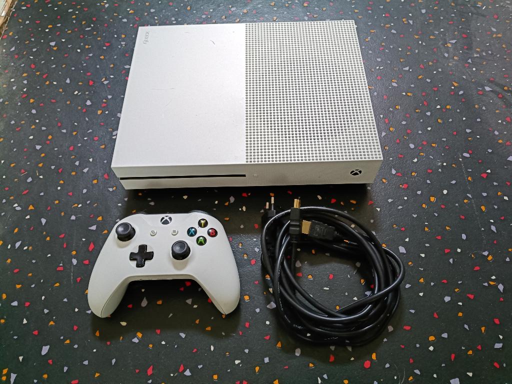 xbox one s met controller en 5 games xboxone, Spelcomputers en Games, Spelcomputers | Xbox One, Ophalen, Xbox One S, Zo goed als nieuw