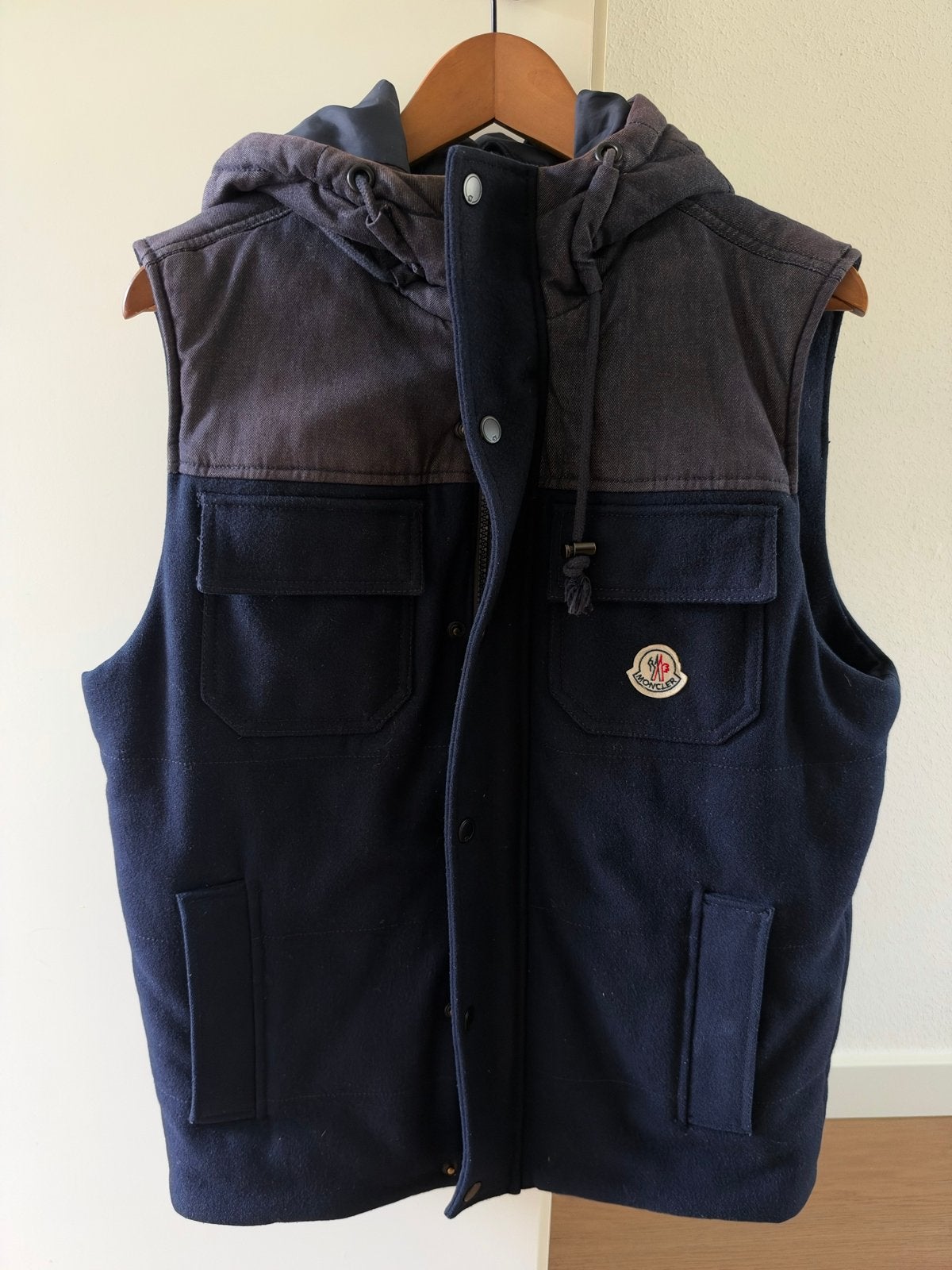 Moncler bodywarmer - Maat M, Ophalen of Verzenden, Gedragen, Maat 38/40 (M), Blauw