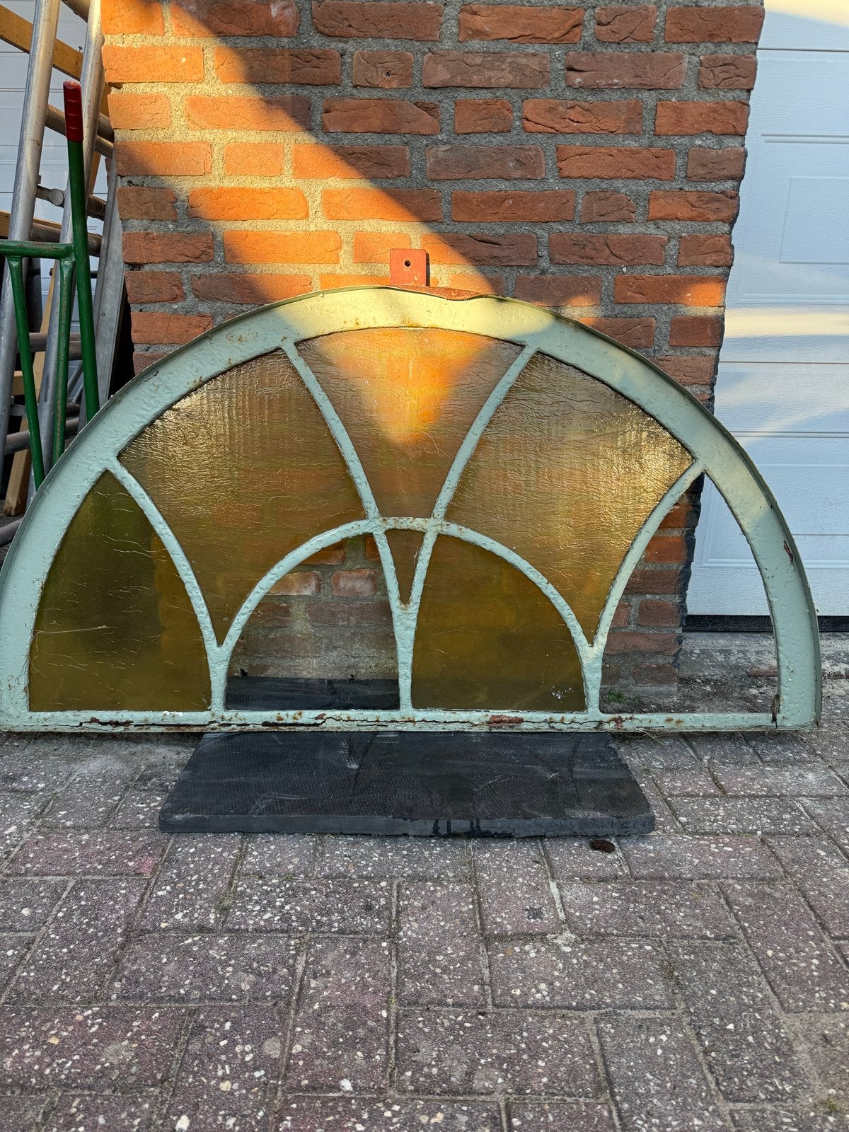 Antiek halfrond raam met glas, Ophalen, Gebruikt, Minder dan 80 cm, Overige typen