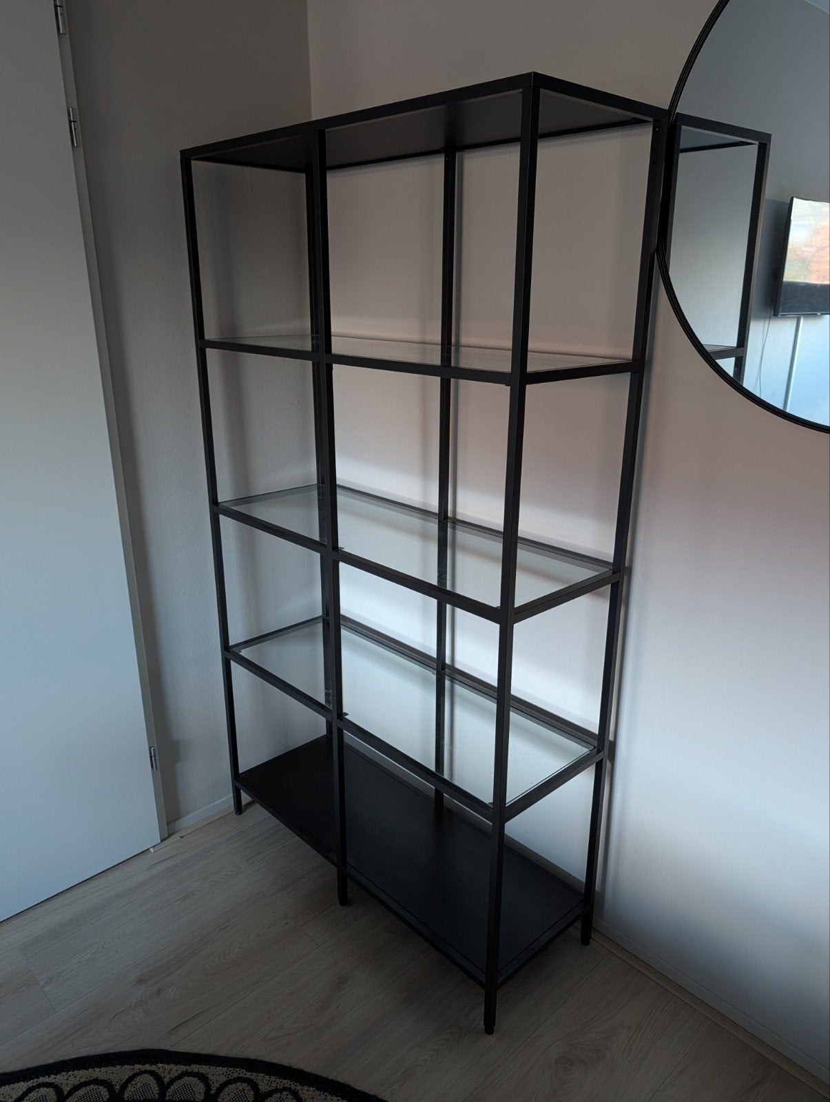IKEA VITTSJÖ Stellingkast Zwart Glas, Ophalen, Zo goed als nieuw