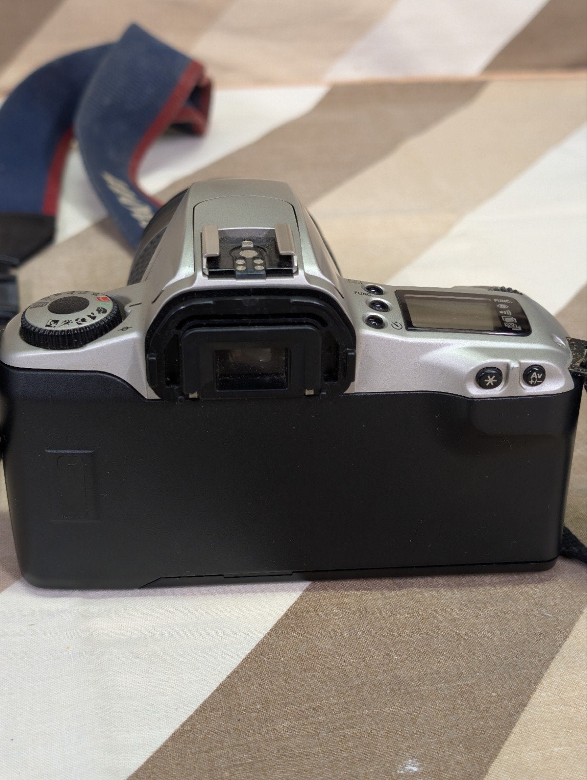 Foto 5 van Canon EOS 300 Spiegelreflexcamera met lens en tas