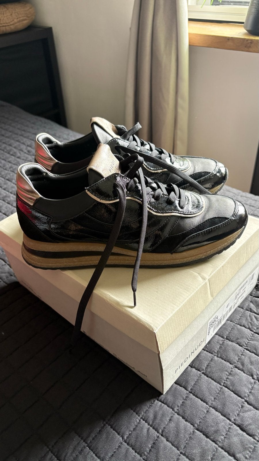 Piedi Nudi sneakers zwart lakleer maat 41, Kleding | Dames, Schoenen, Ophalen of Verzenden, Nieuw, Zwart, Sneakers of Gympen