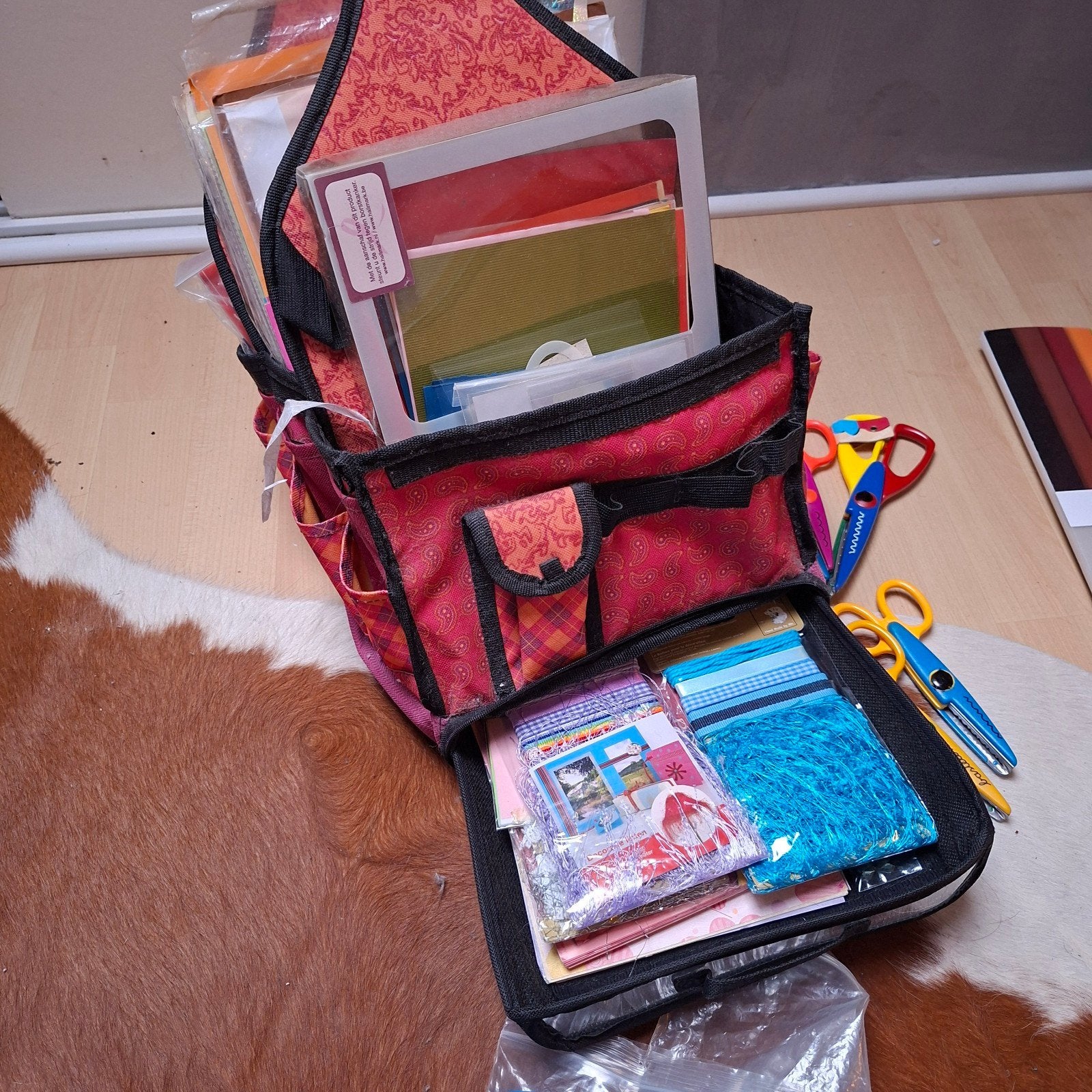 Een tas vol spullen om kaarten te maken., Hobby en Vrije tijd, Kaarten | Zelf maken, Ophalen, Overige thema's, Overige typen