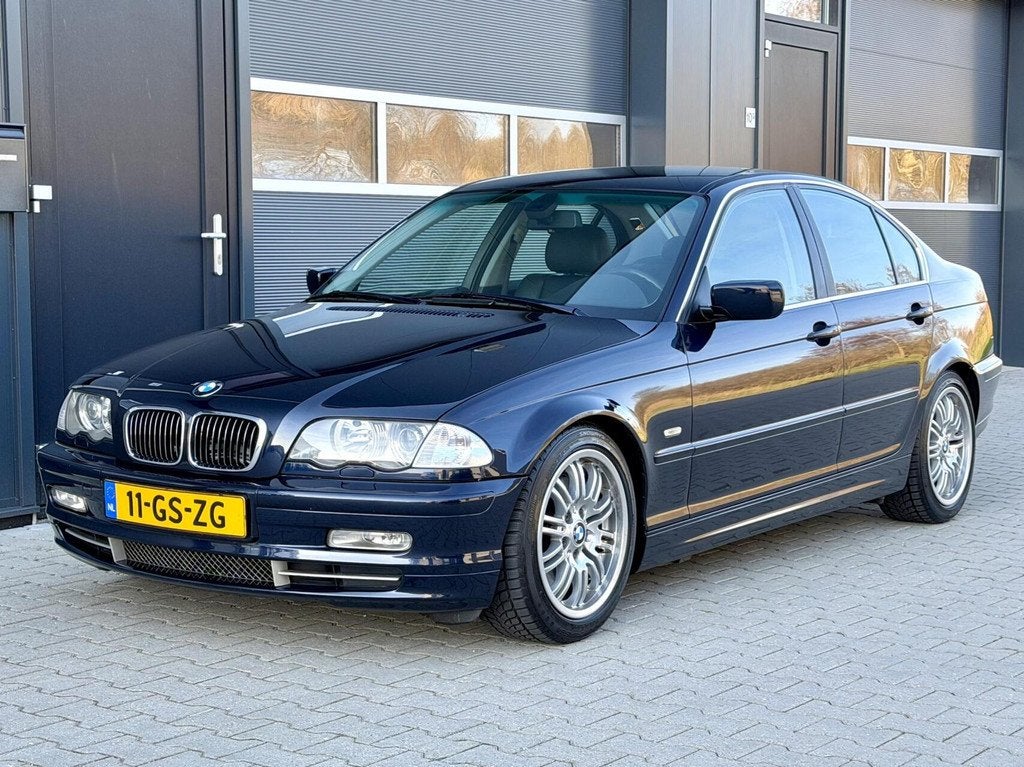 BMW 3-serie 330i Executive - Handbak - Origineel NL, Auto's, BMW, Gebruikt, Blauw, Bedrijf, Handgeschakeld