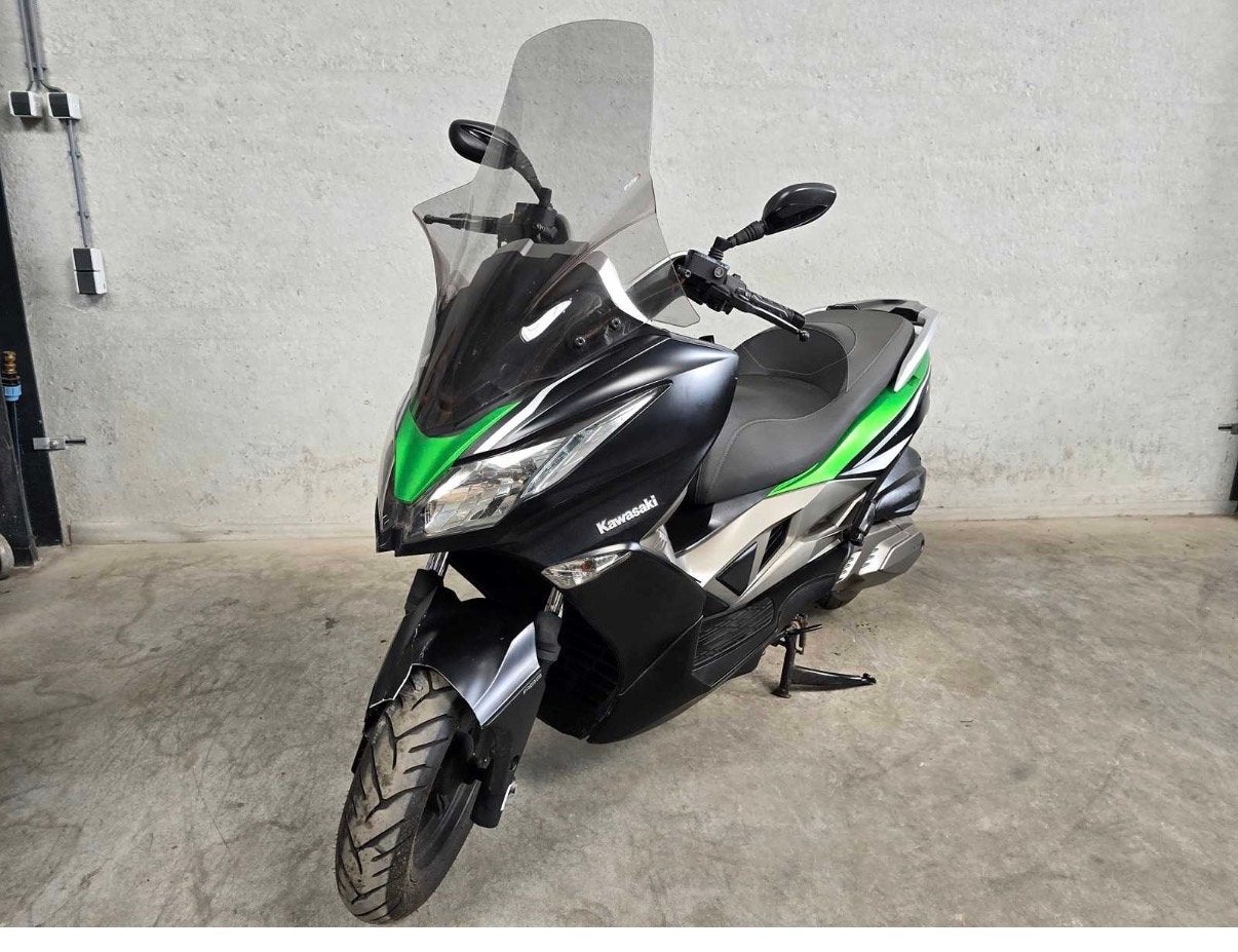 Kawasaki J300 ABS 2015 - Sportieve en comfortabele scooter, Scooter, Gebruikt, Particulier, Minimaal motorrijbewijs A2