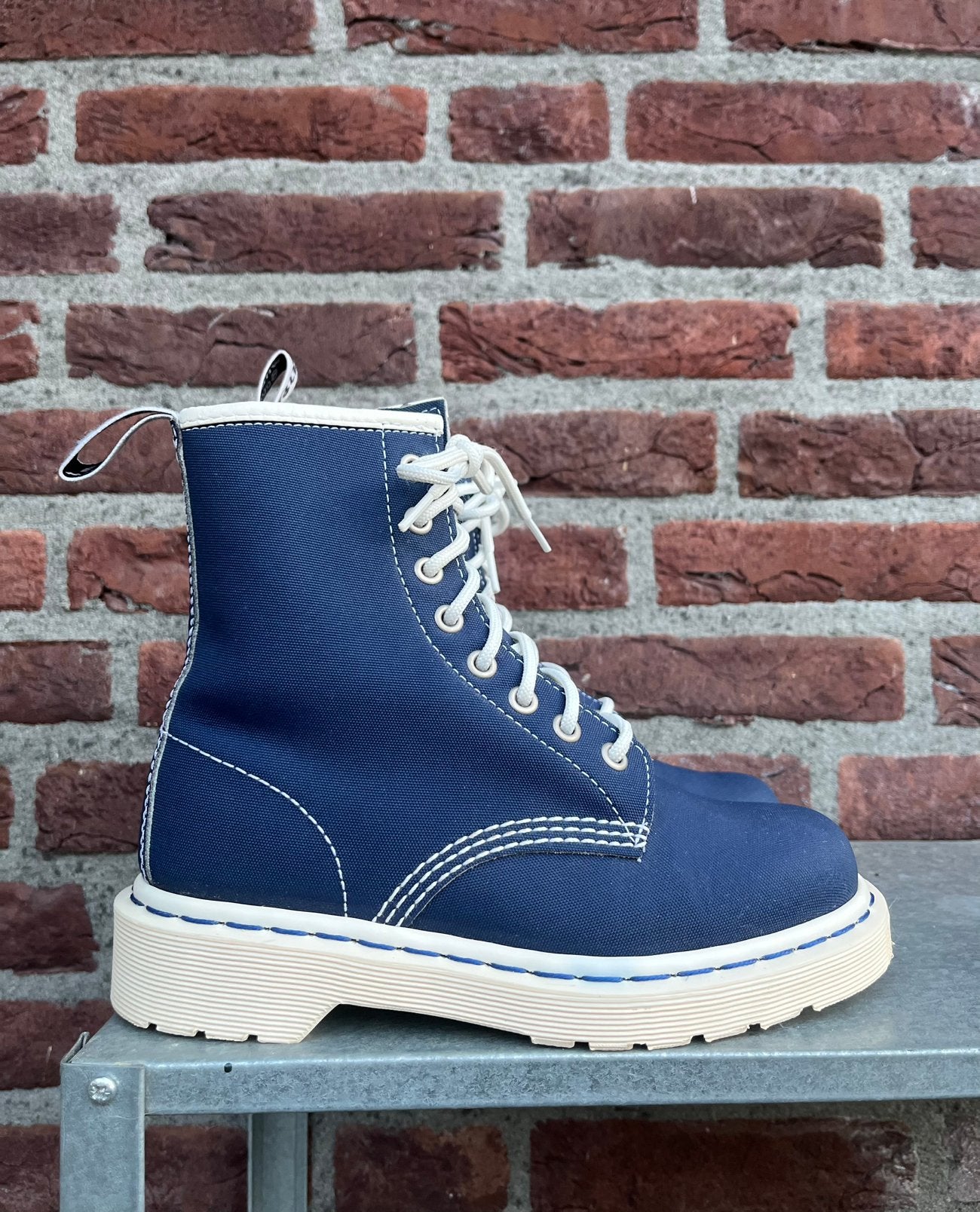 Dr. Martens 13450 Blue & white maat 36, Kleding | Dames, Schoenen, Dr. Martens, Docs, Wit, Docs