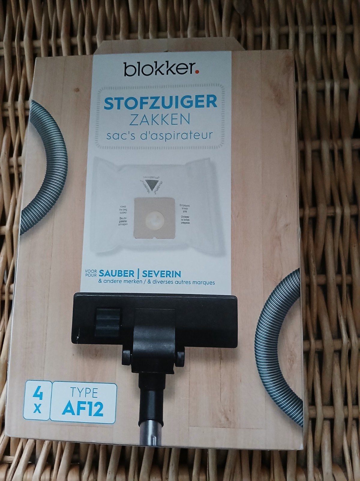 Vier nieuwe stofzuigerzakken., Ophalen, Nieuw