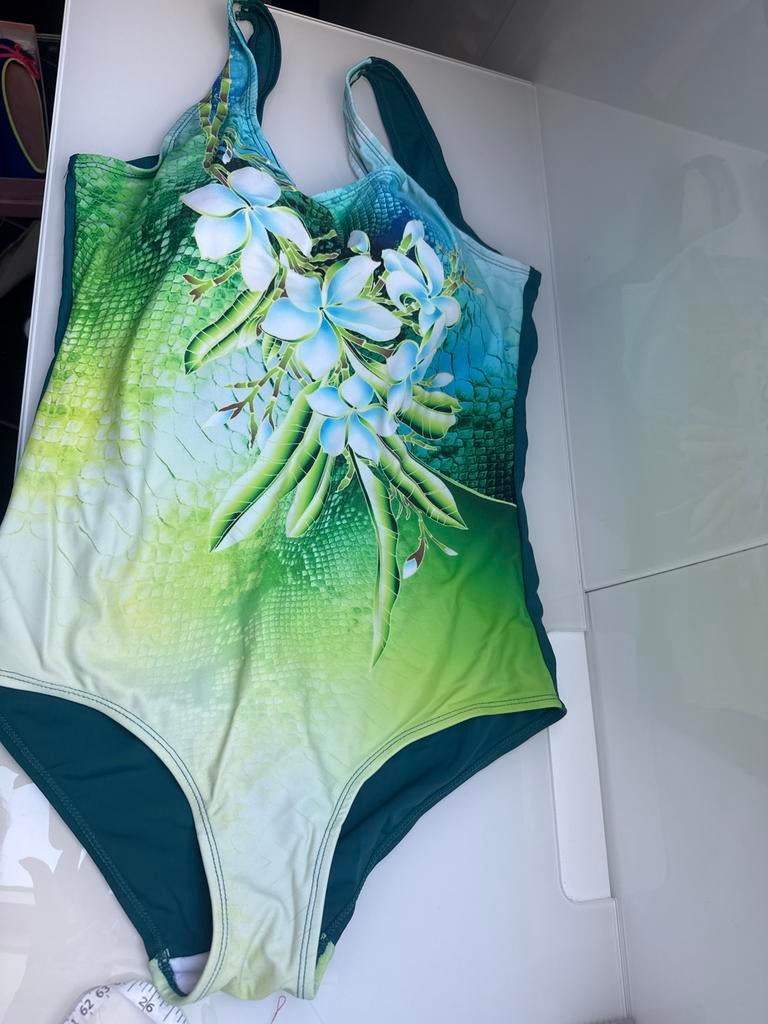 Groene Badpak met Tropische Bloemenprint, Kleding | Dames, Badmode en Zwemkleding, Ophalen of Verzenden, Zo goed als nieuw, Groen