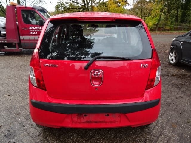 Foto 5 van Hyundai I 10 bj 2010 136000 km voor demontage.