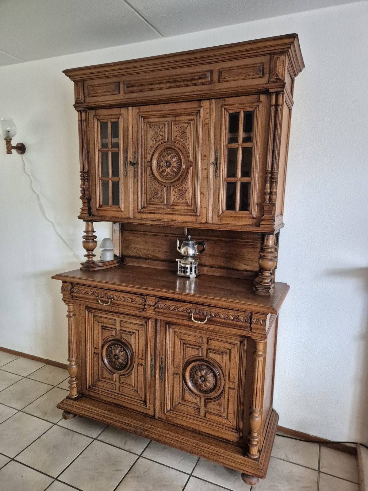 Antieke Franse kast - massief eiken, rijk bewerkt, Antiek en Kunst, Antiek | Meubels | Kasten, Ophalen of Verzenden