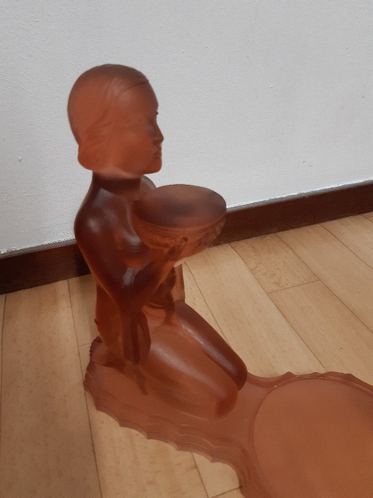 Persglas art deco vrouw knielend met een schaal vasthoudend., Antiek en Kunst, Antiek | Glas en Kristal, Ophalen