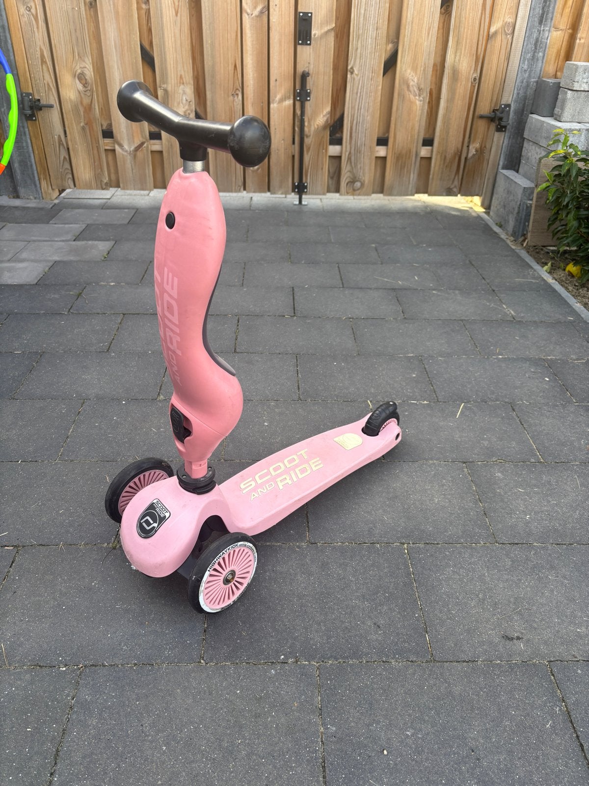Scoot and Ride Highwaykick 1 - Roze step en loopfiets, Fietsen en Brommers, Ophalen of Verzenden, Gebruikt, Gewone step