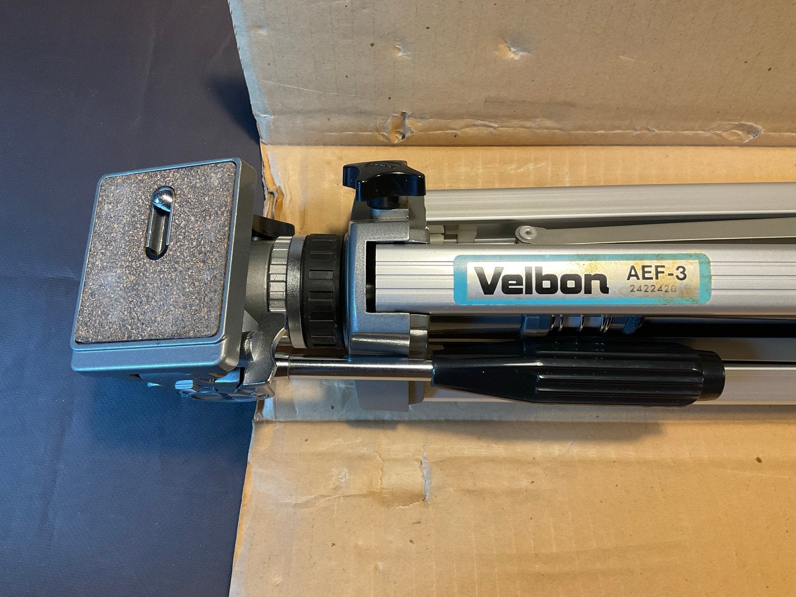 Velbon AEF-3 Driepoot Statief - Gebruikt, Audio, Tv en Foto, Gebruikt, 125 cm of minder, Velbon, Snelkoppelingsplaat