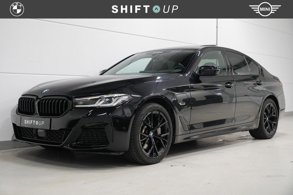 BMW 5-serie 530e xDrive M-Sport | Schuifdak | Harman Kardon, 1998 cc, Gebruikt, 4 cilinders, 2000 kg