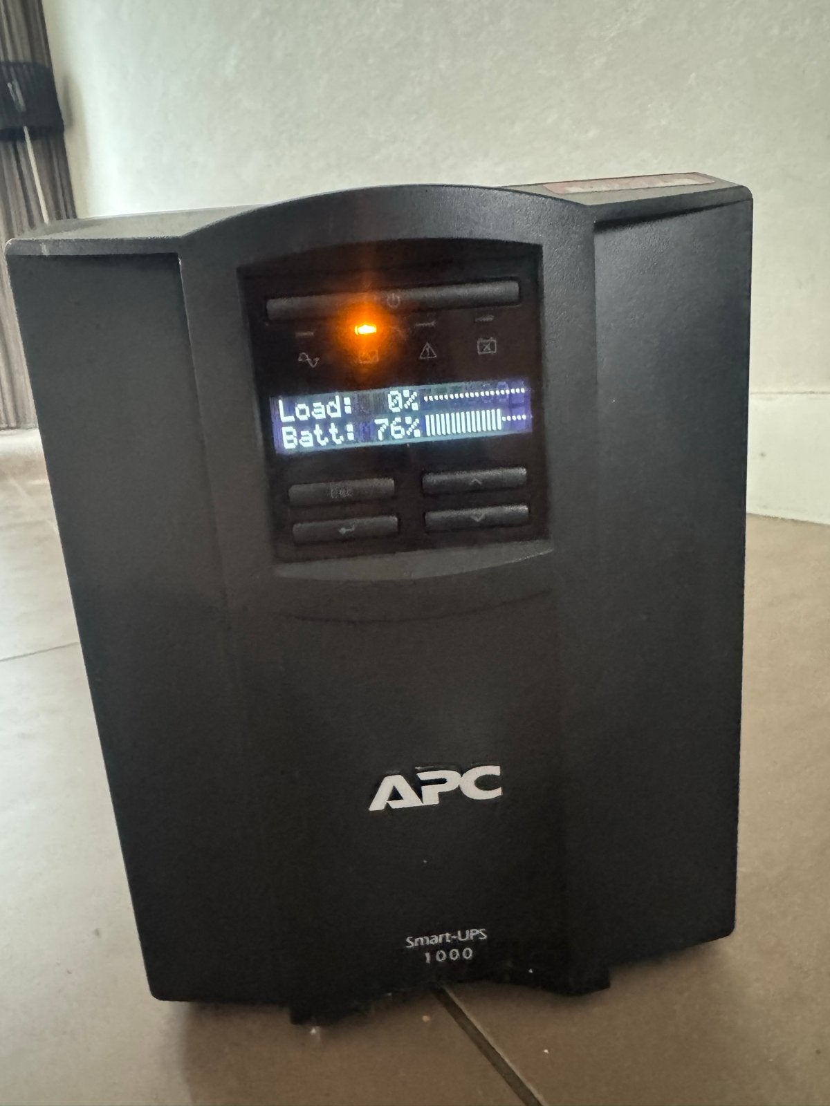 APC Smart-UPS 1000 UPS - Betrouwbare Noodstroomvoorziening, Computers en Software, Noodvoedingen (UPS), Ophalen, Gebruikt