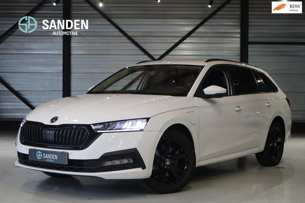 Skoda Octavia Combi 1.4 TSI iV PHEV Ambition|Automaat|LED|DA, Auto's, Skoda, Stof, Gebruikt, Zwart, 4 cilinders