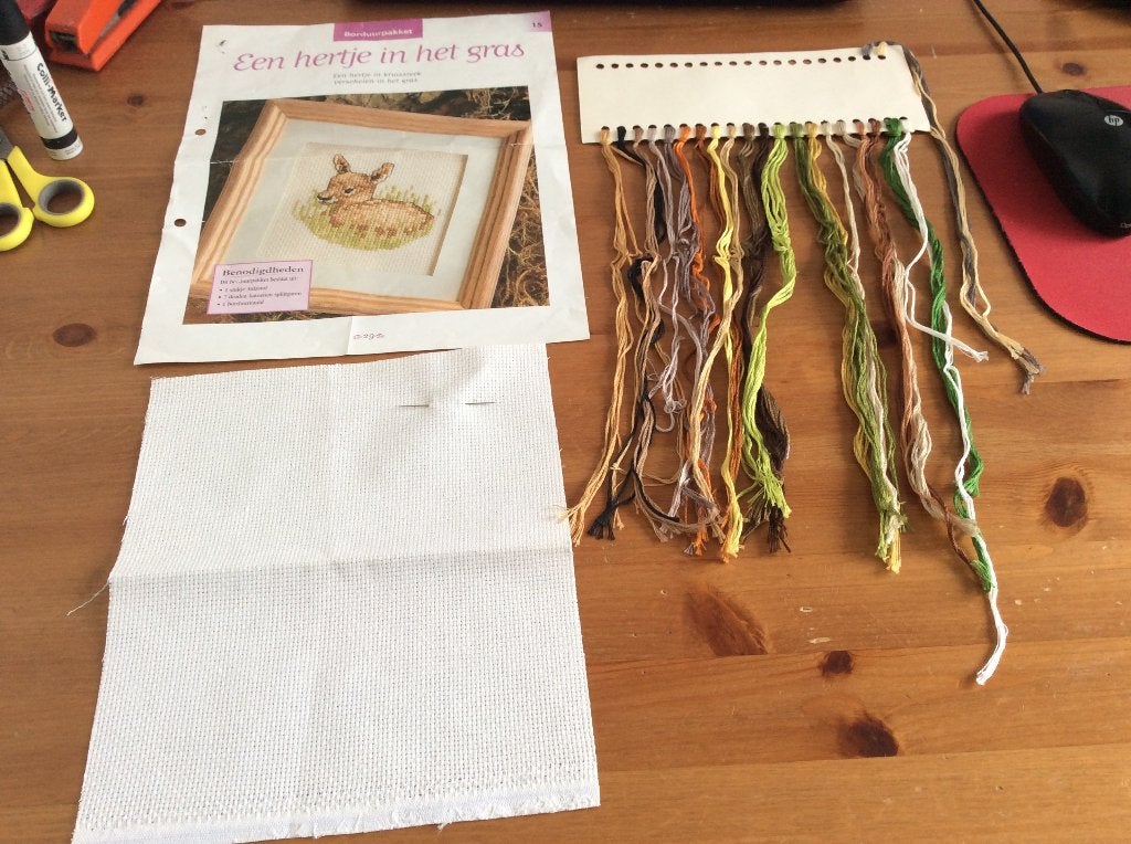 Borduurpakket Hertje in het gras., Ophalen of Verzenden, Zo goed als nieuw, Handborduren, Borduurpakket