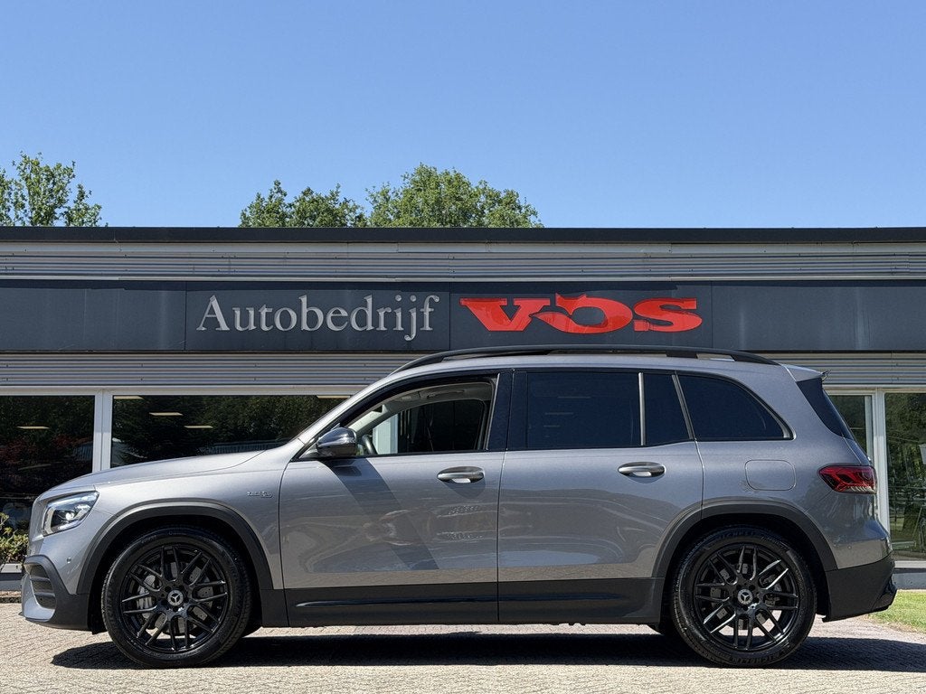 Mercedes-Benz GLB AMG 35 4MATIC | Panoramadak | 360 camera |, Auto's, Mercedes-Benz, Automaat, 4 cilinders, 1655 kg, Leder