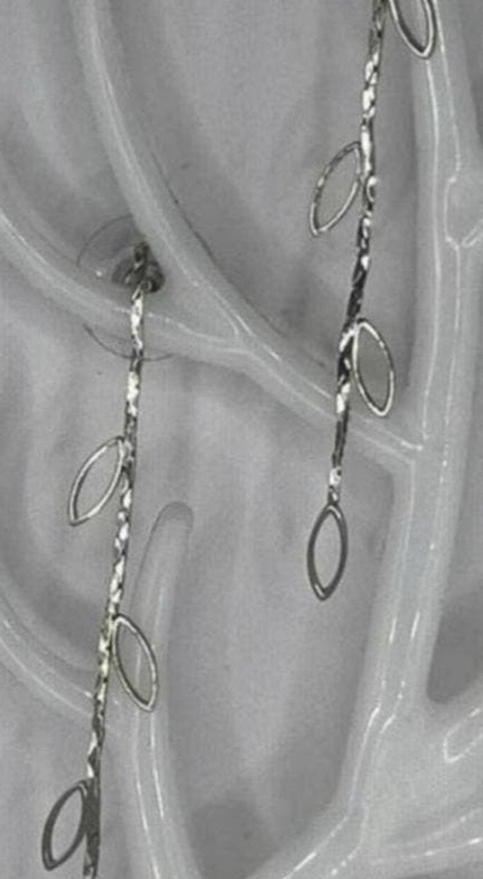 Zilverkleurige Oorknopjes met Mooie Blaadjes - Nieuw, Ophalen of Verzenden, Nieuw, Zilver, Knopjes of Stekers