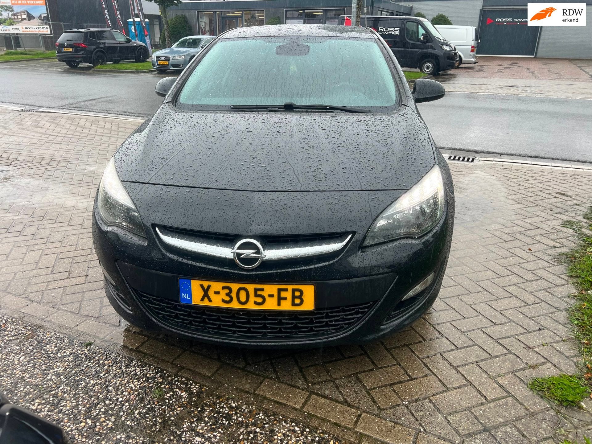 Opel Astra 2.0 CDTi Cosmo automaat 257dkm., Auto's, Euro 5, 4 cilinders, Zwart, Bedrijf