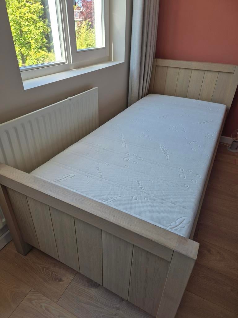 Stevig eiken 1-persoonsbed 90x210 met lattenbodem, Huis en Inrichting, Slaapkamer | Complete slaapkamers, Ophalen, Gebruikt, Eenpersoons
