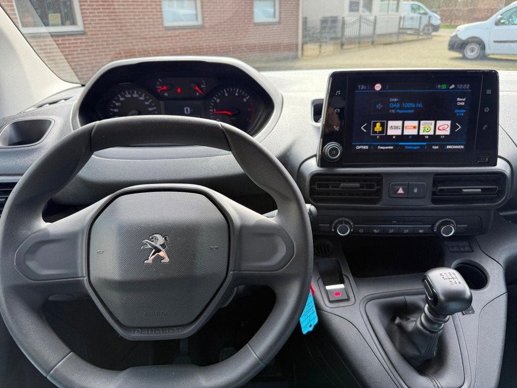 Peugeot Partner 1.2 PureTech Premium navi carplay airco, Voorwielaandrijving, Gebruikt, Euro 6, 1199 cc