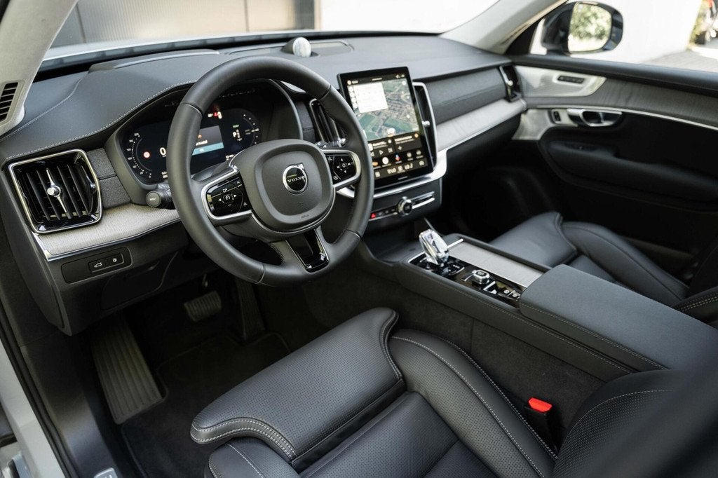 Volvo XC90 T8 Ultra Dark B&W Lucht Pano HUD Trekhaak 22'', Gebruikt, Zwart, 4 cilinders, 1969 cc