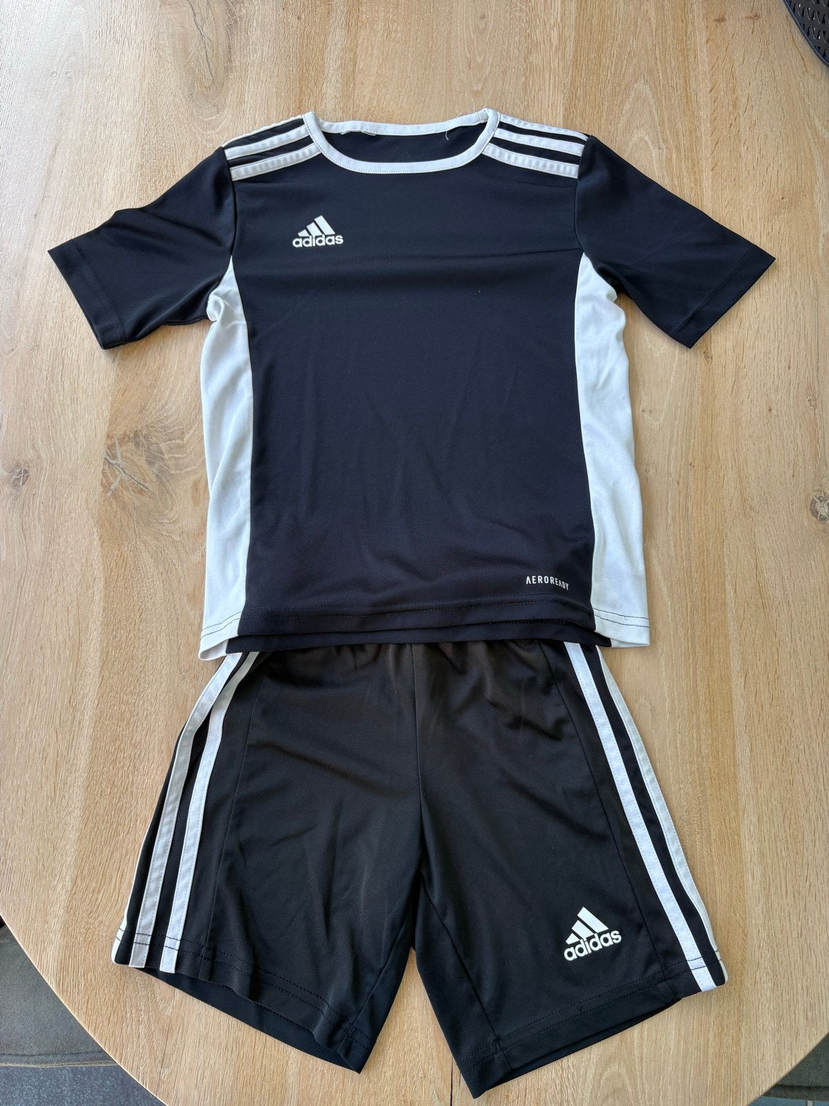 Adidas sportsetje voor jongens, maat 128, Ophalen of Verzenden, Zo goed als nieuw, Jongen, Setje