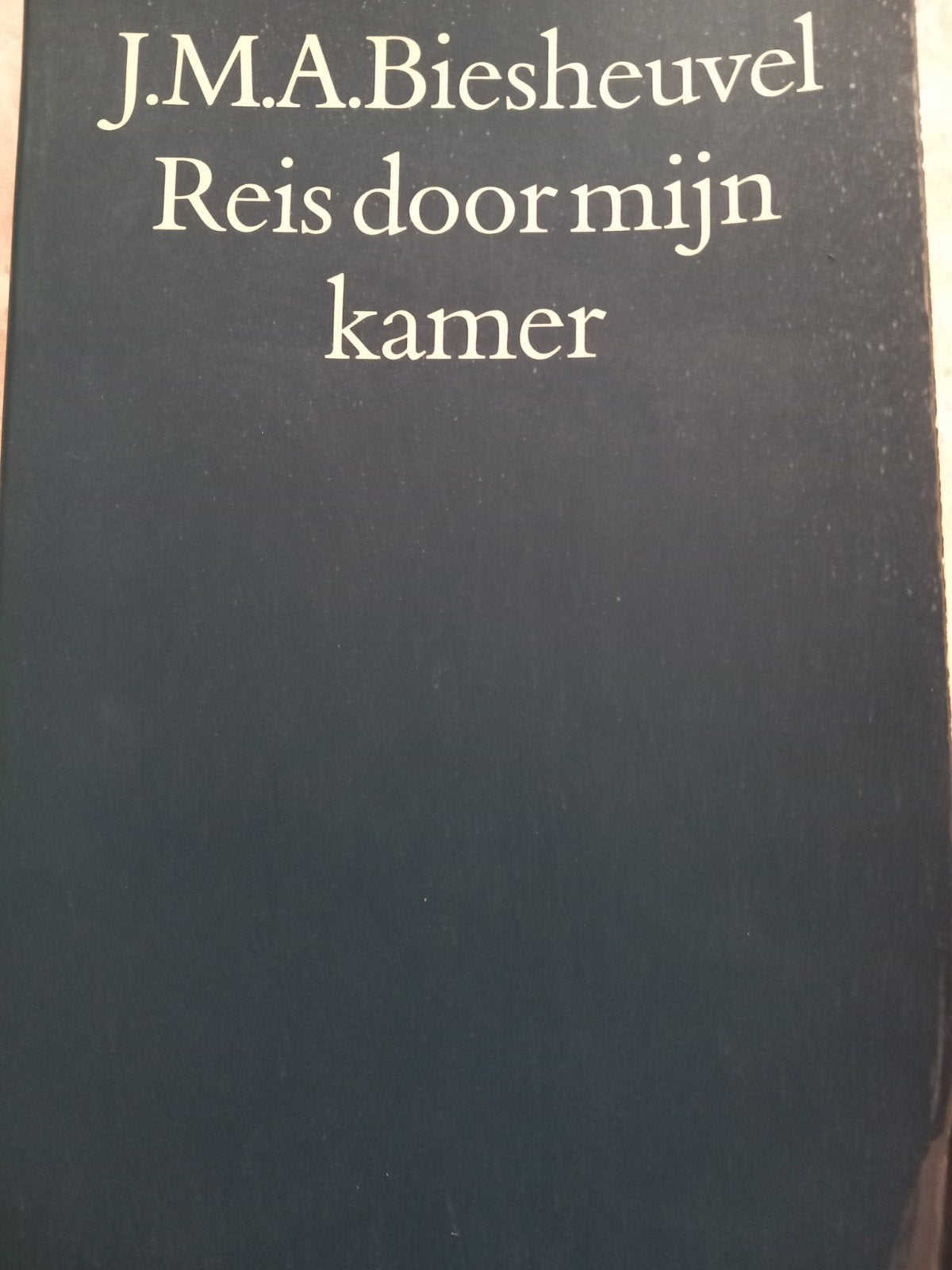 J.M.A.Biesheuvel - reis door mijn kamer, Ophalen of Verzenden, Gelezen
