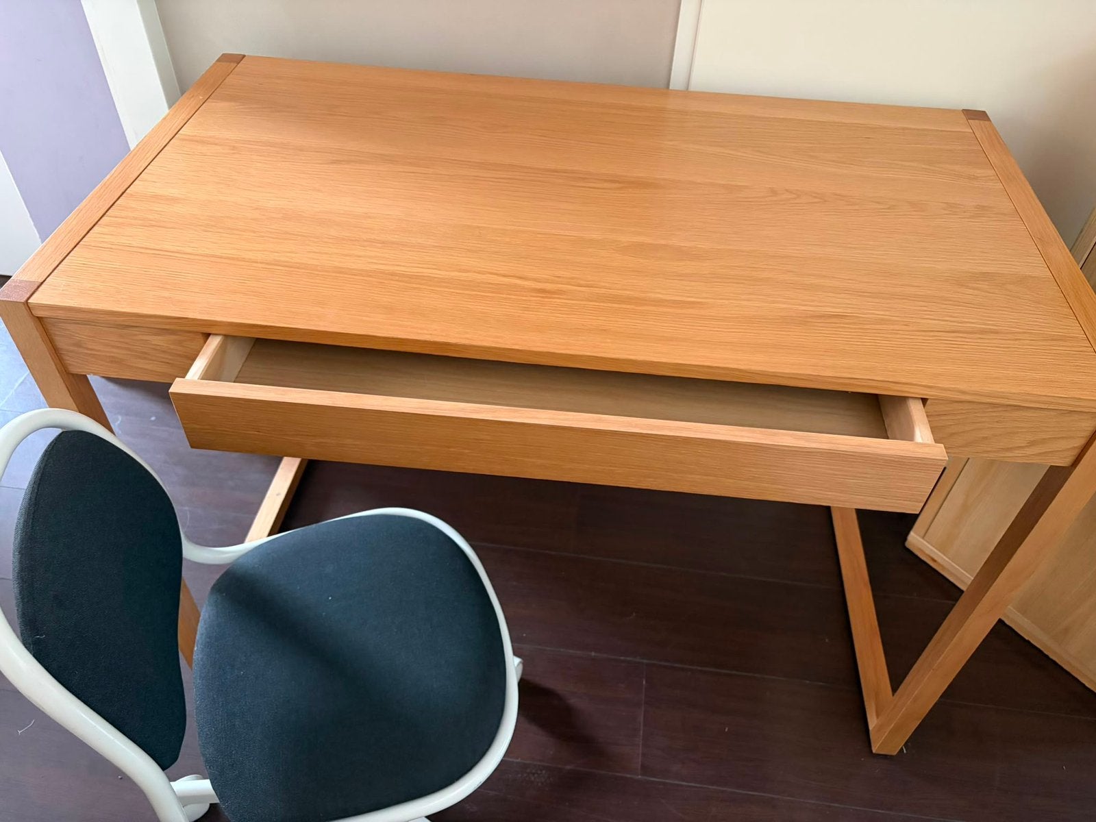 tafel, kaast en stoel, Ophalen, Zo goed als nieuw