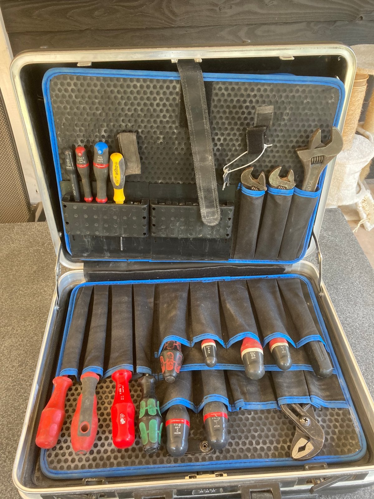 Conel gereedschapskoffer met gereedschap, Ophalen, Gebruikt