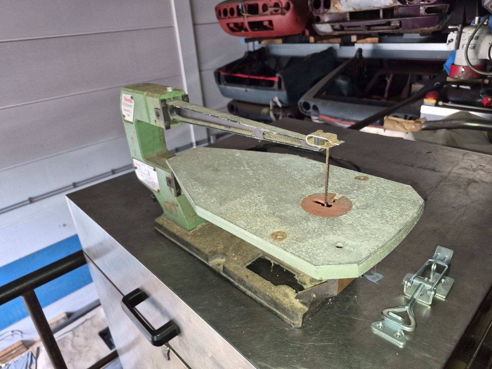 Decouperzaagmachine in goede staat., Ophalen