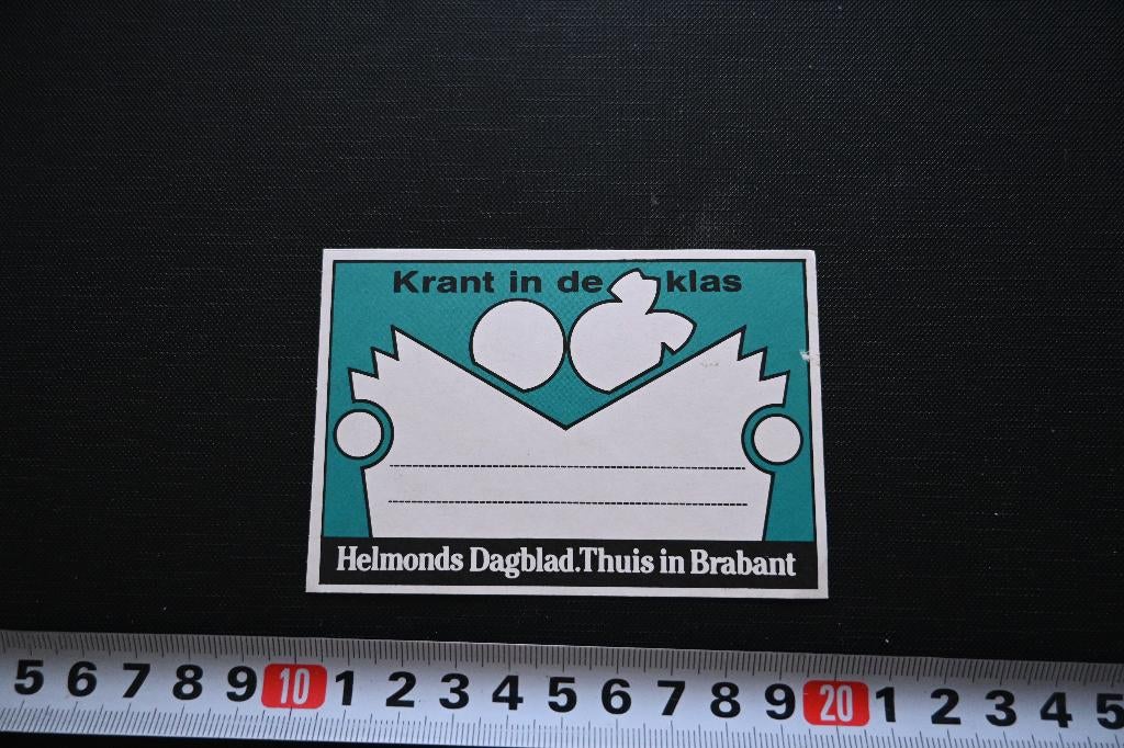 sticker helmonds dagblad krant in de klas thuis in brabant, Ophalen, Zo goed als nieuw
