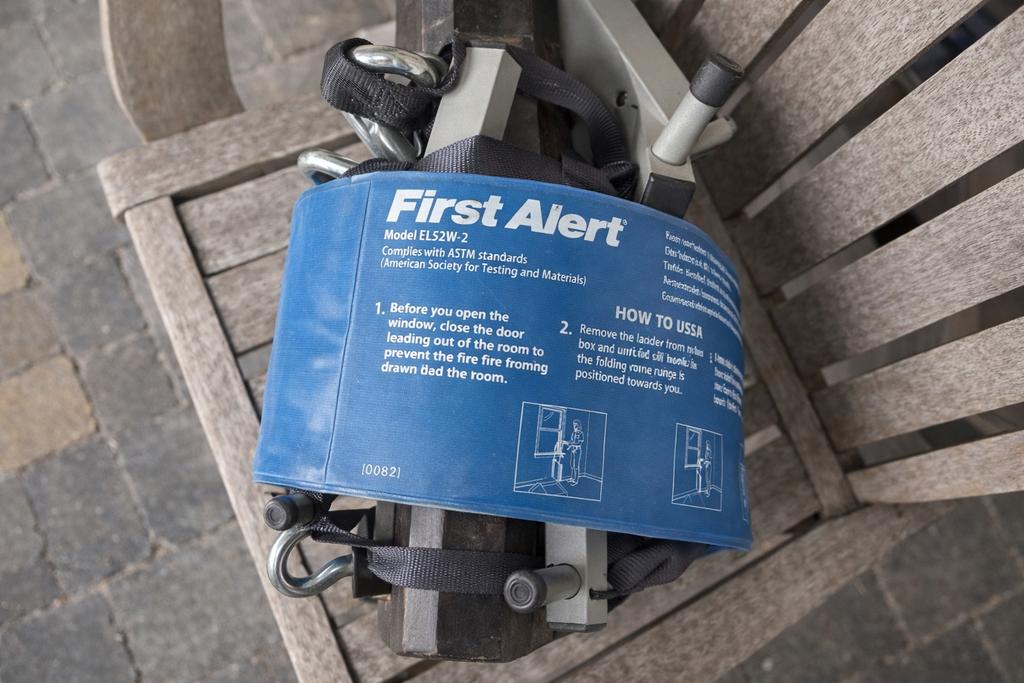 Ladder First Alert brandladder model EL52W-2,, Ophalen of Verzenden, Zo goed als nieuw, 4 meter of meer