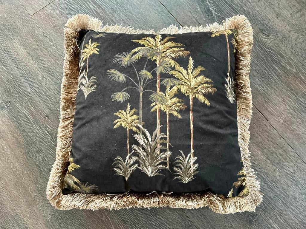 Mars & More kussen palmbomen met gouden franjes 50x50, Huis en Inrichting, Ophalen of Verzenden, Zo goed als nieuw, Zwart, Vierkant