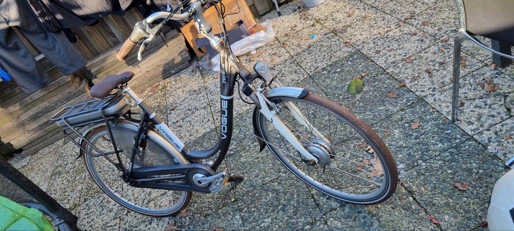 Vogue Premium Elektrische Fiets( defect ), Fietsen en Brommers, Elektrische fietsen, Gebruikt, 51 tot 55 cm, 30 tot 50 km per accu