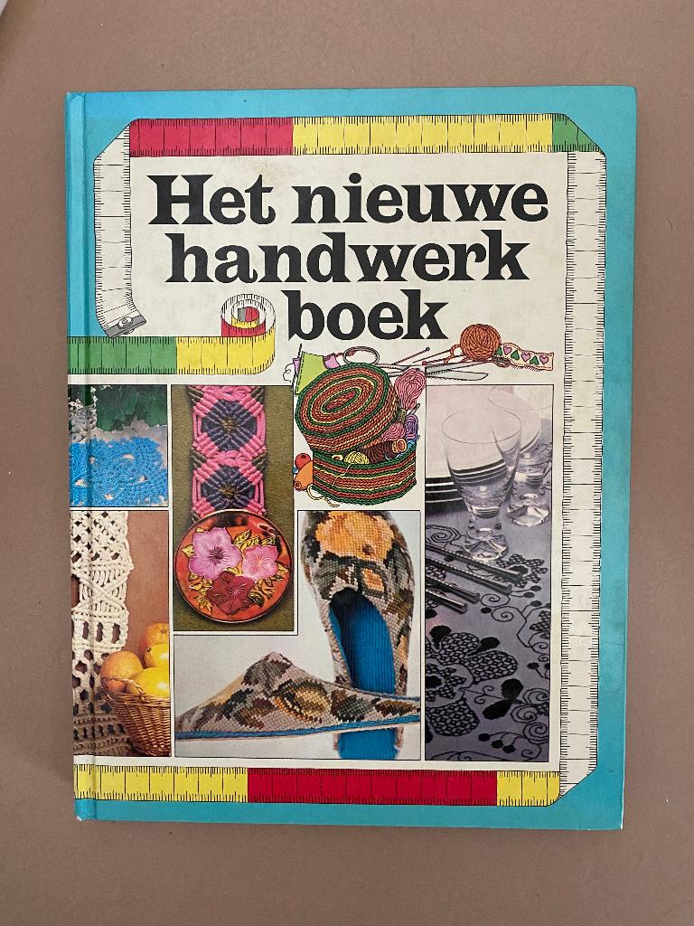 Vintage boek - Het nieuwe handwerk boek, Ophalen of Verzenden, Gelezen, Breien en Haken