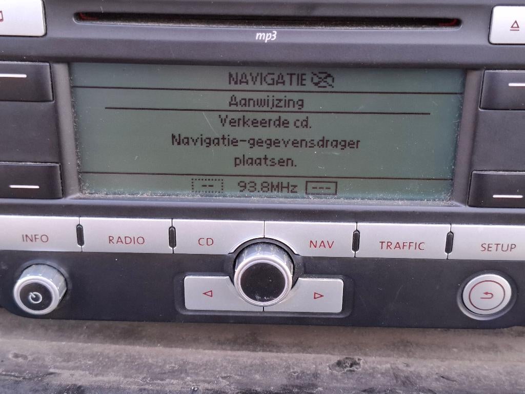ORGINELE NAVIGATIE RADIO VOOR DIVERSE VW MODELEN, Ophalen, Gebruikt