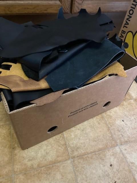 Bananen doos vol knutselLeer diversen kleuren en afmetingen, Gebruikt, Overige kleuren, Leer of Kunstleer, Ophalen of Verzenden