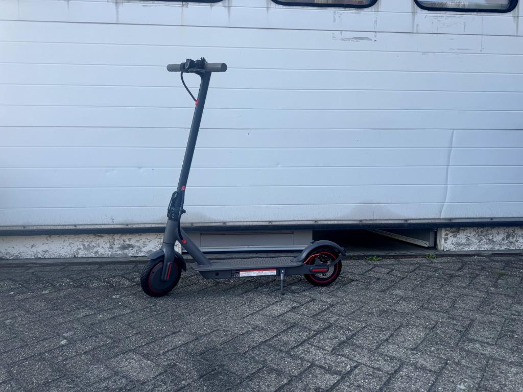 Elektrische Step M365 – 30 km actieradius – 350W – 30KM/H, Fietsen en Brommers, Steps, Ophalen, Nieuw, Elektrische step (E-scooter)
