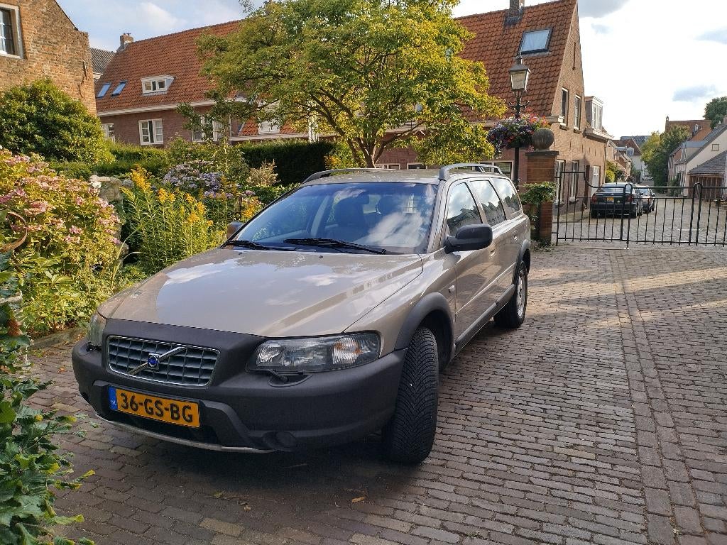 Volvo V70 2.4 T XC AWD AUT 2001 Beige, Auto's, Volvo, Particulier, V70, 4x4, Airbags, Alarm, Centrale vergrendeling, Climate control