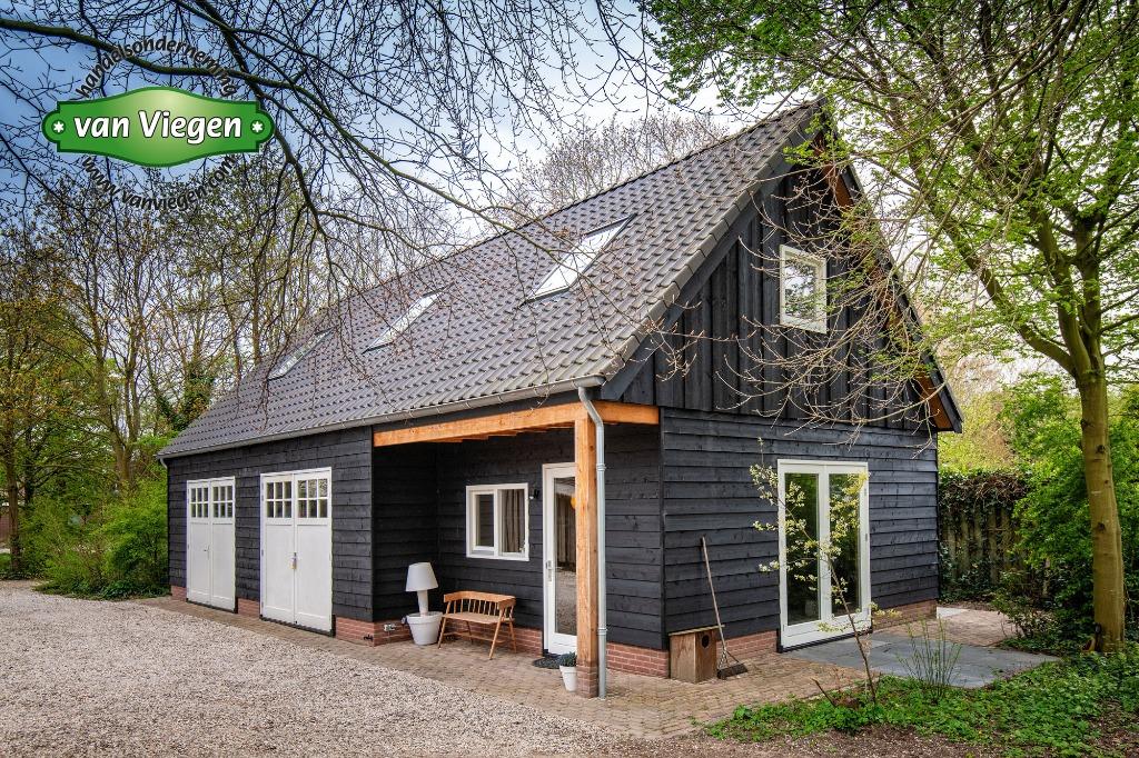 Prachtige houten schuur met kantoorruimte volledig naar wens