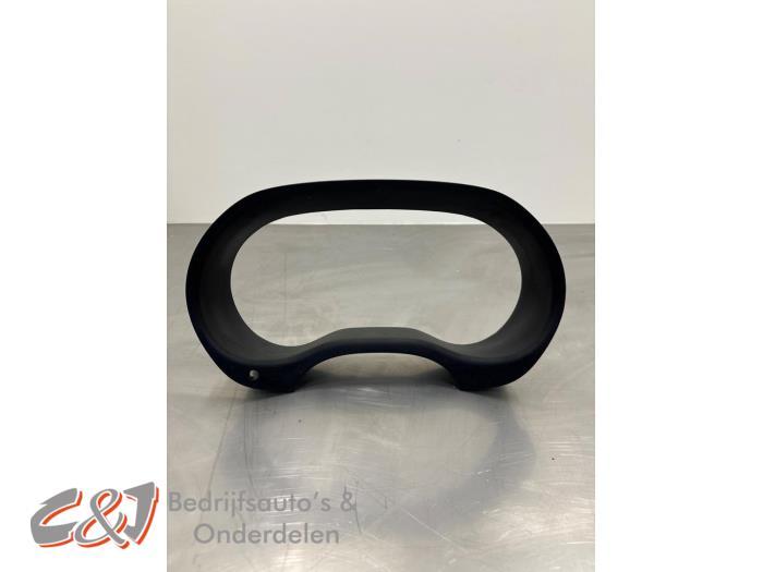 Kilometerteller sierlijst van een Mercedes Vito