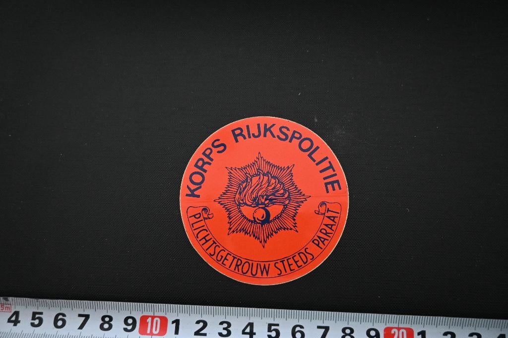 sticker politie rijkspolitie plichtsgetrouw steeds paraat, Verzamelen, Stickers, Ophalen, Zo goed als nieuw