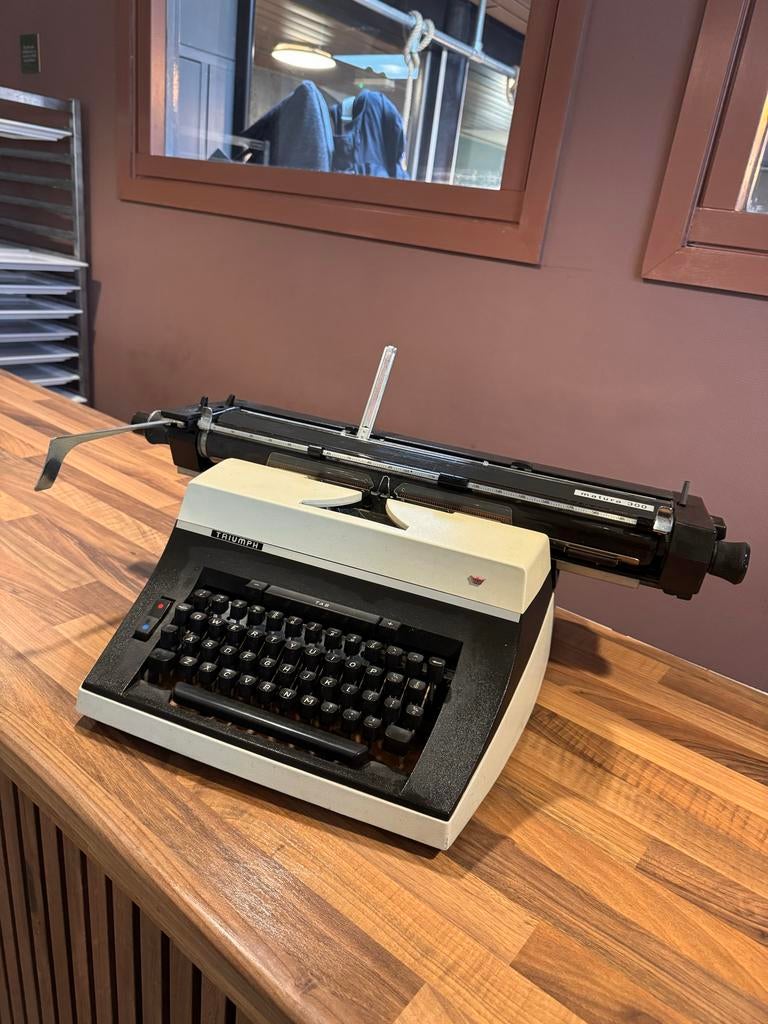 Vintage Triumph Matura 300 Typemachine, Ophalen of Verzenden