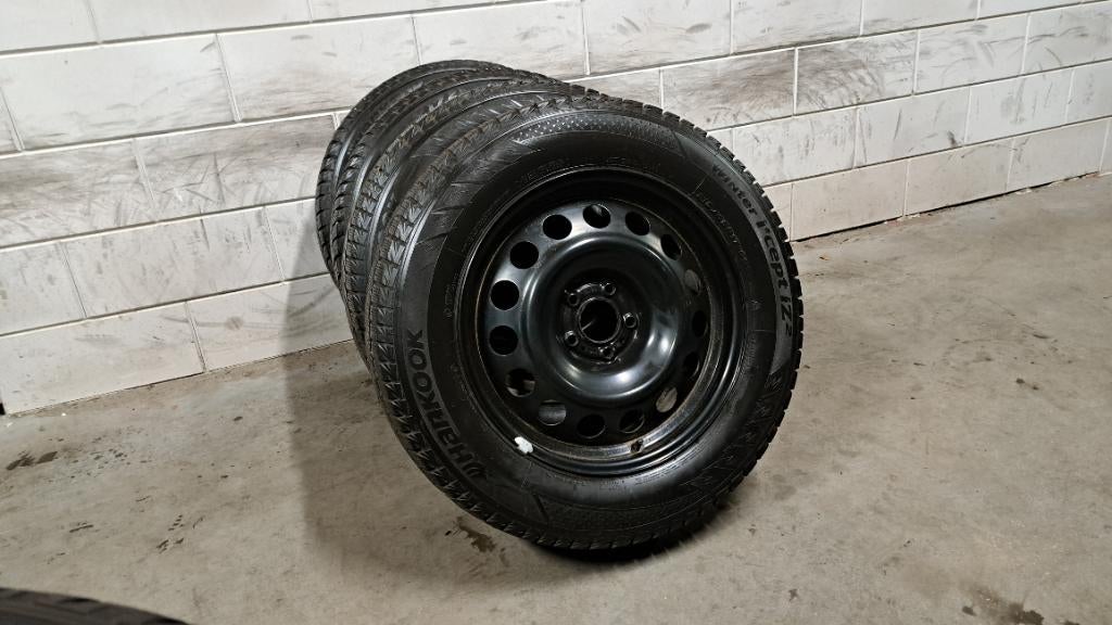Winterbanden 3008 5008 Grandland C5 Aircross Jumpy 215/65/17, Auto-onderdelen, Banden en Velgen, Banden en Velgen, 17 inch, Personenwagen