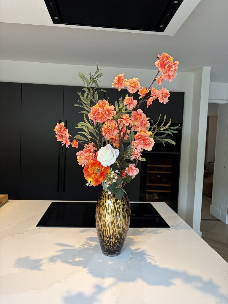 Actie 1 + 1 gratis: Kunstbloemenboeket met glazen vaas, Huis en Inrichting, Binnen, Ophalen of Verzenden, Inclusief kunstbloemen