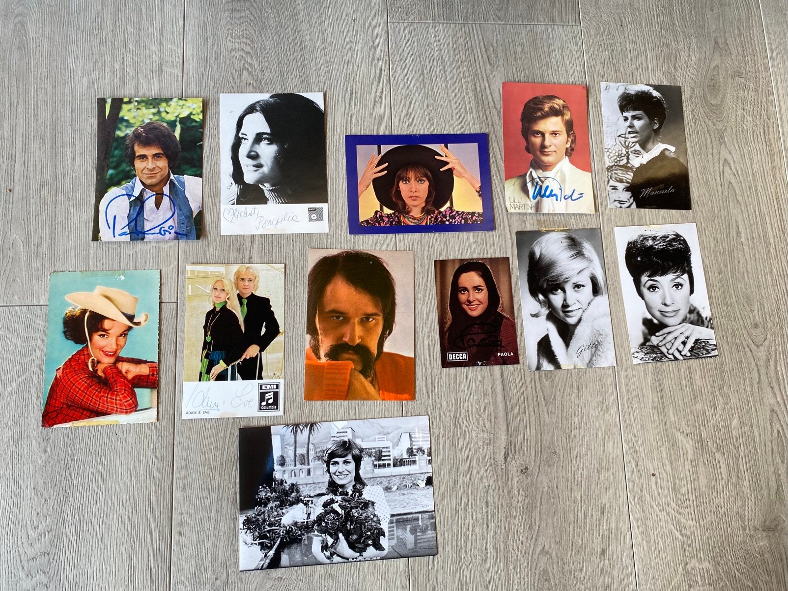Lot van 11 schlager zangeressen en zangers., Ophalen of Verzenden, Zo goed als nieuw, Foto of Kaart, Gesigneerd