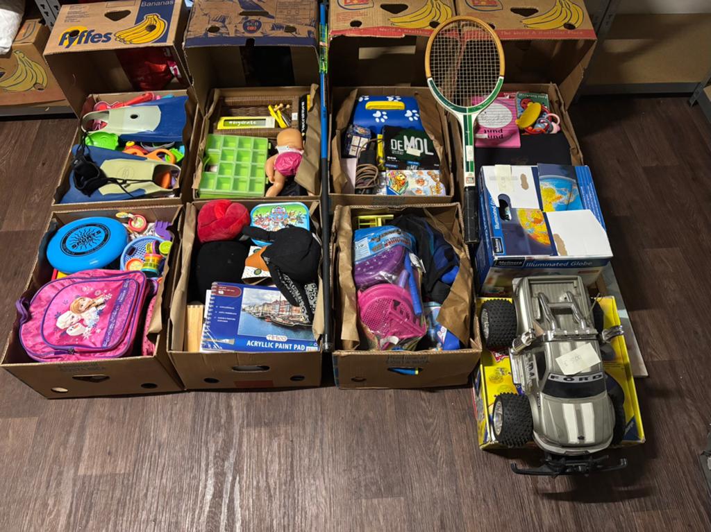 Bananendozen met rommelmarktspullen., Diversen, Ophalen, Gebruikt